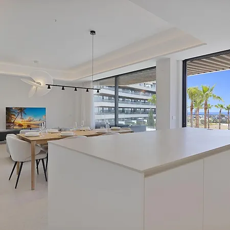 Vivi Homes - Aura Pool, Sauna, Spa, Gym & Sea View Apartamento