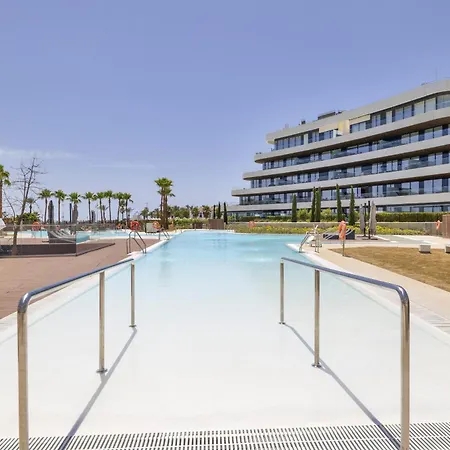 Vivi Homes - Aura Pool, Sauna, Spa, Gym & Sea View Apartment *