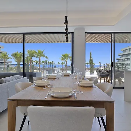 Vivi Homes - Aura Pool, Sauna, Spa, Gym & Sea View