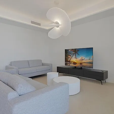 Vivi Homes - Aura Pool, Sauna, Spa, Gym & Sea View