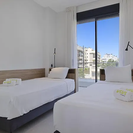 Vivi Homes - Aura Pool, Sauna, Spa, Gym & Sea View Apartment *